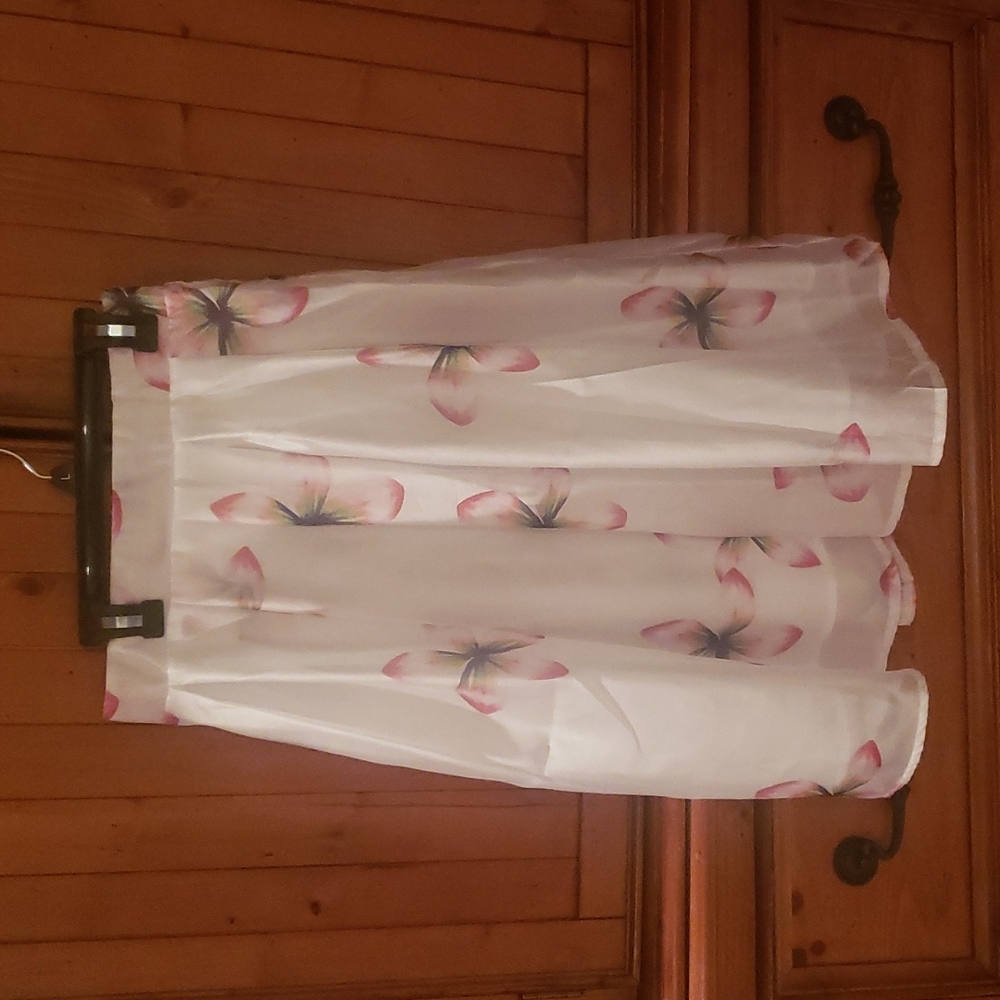 Never worn, women's skirt